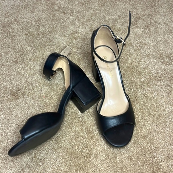 Black Ankle Strap Heels size 8 - Picture 1 of 5